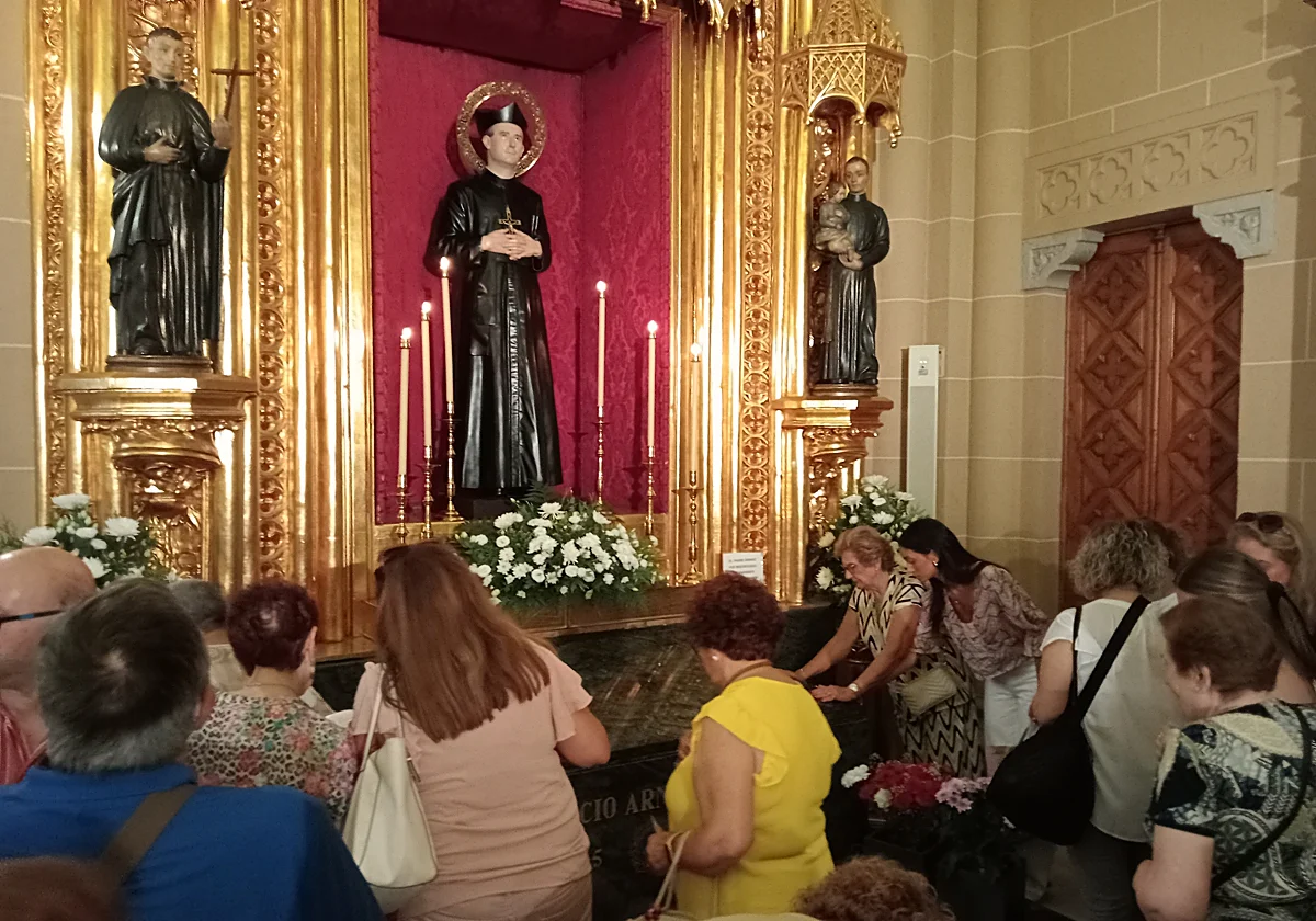La imagen del Padre Arnaiz saldrá en procesión por vez primera por las calles de Málaga