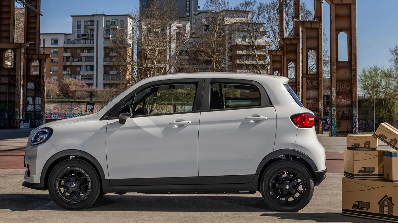 El Leapmotor T03 estrena versión comercial por menos de 18.000 €… y apunta directo al Dacia Spring Cargo