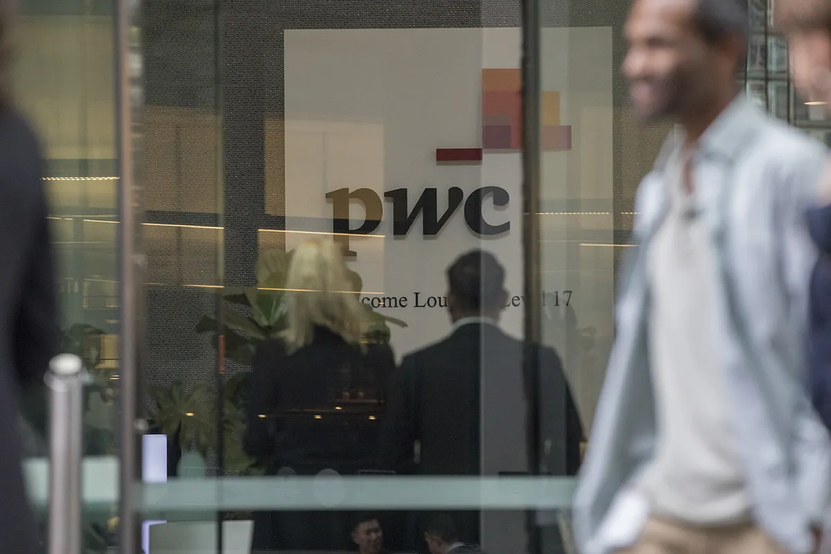 PwC planea una reestructuración de su negocio global de consultoría