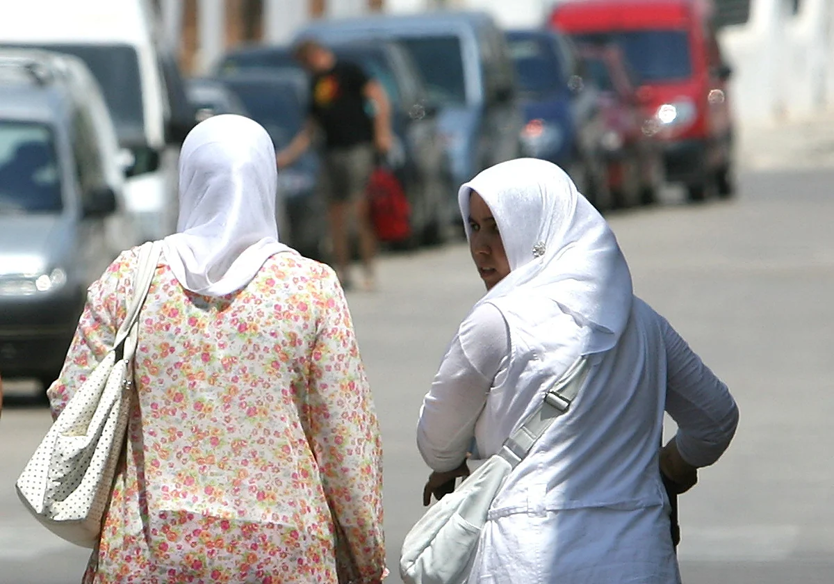 PP y Vox rechazan la propuesta de Junts para prohibir el burka por la cesión de competencias