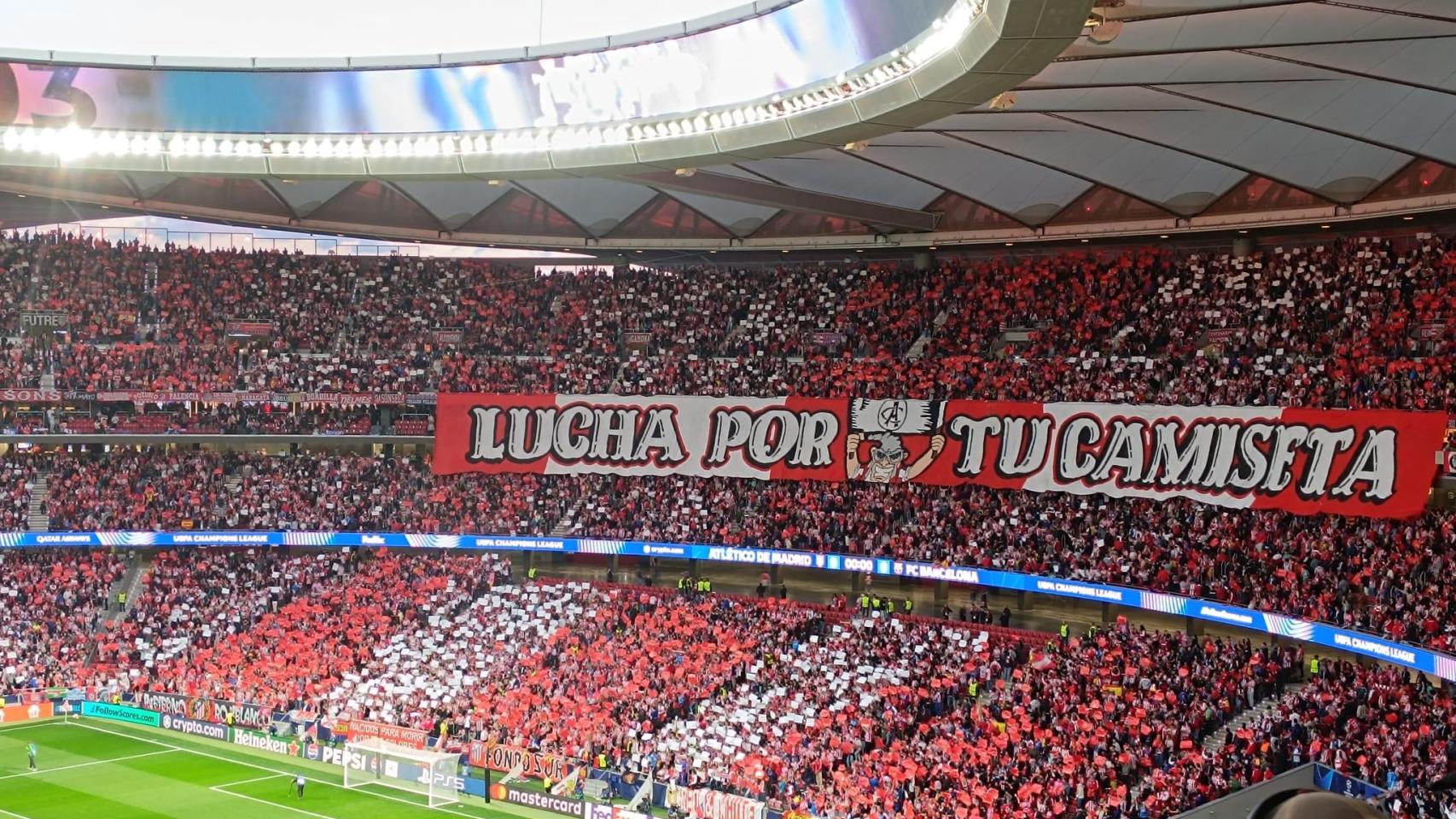 "Lucha por tu camiseta": el espectacular mosaico del Metropolitano para calentar el Atlético - Barça de Champions