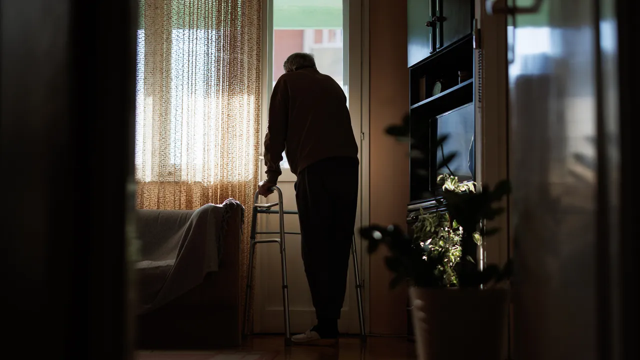 Apenas estamos entendiendo el papel de la soledad en el deterioro mental de los adultos mayores