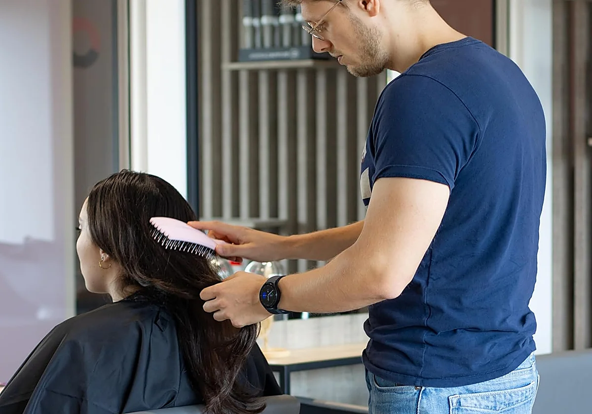 Los mejores cepillos de pelo iónicos que reparan cutícula y eliminan la electricidad estática