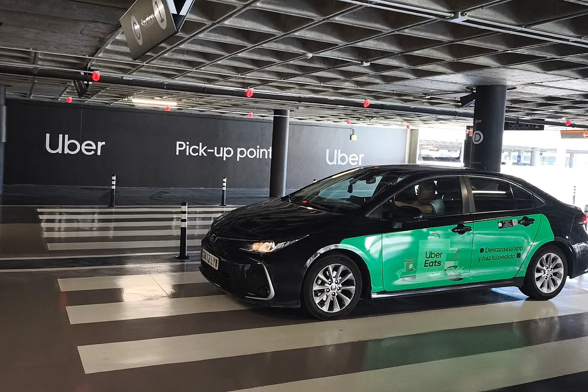 Uber da un giro a su estrategia e invierte 10.000 millones de dólares en robotaxis