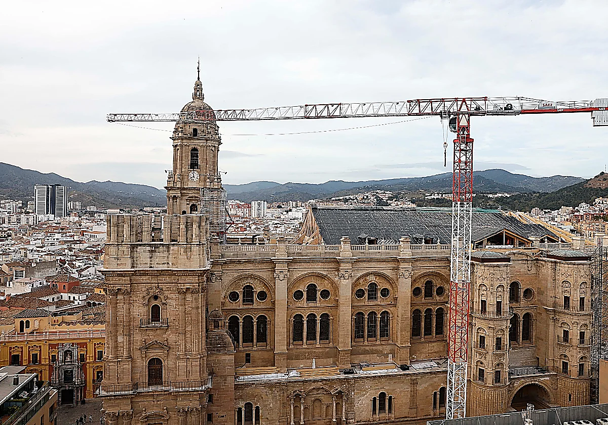 Malaga Cathedral roof renovation reaches temple's apse