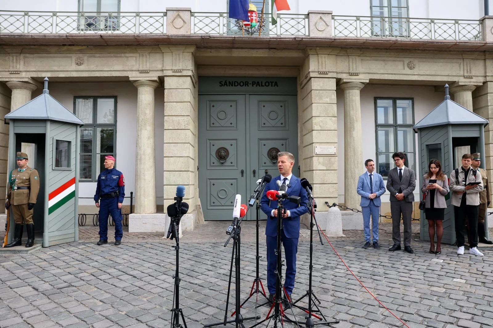 Magyar pide al presidente de Hungría que dimita en su primera reunión para formar Gobierno