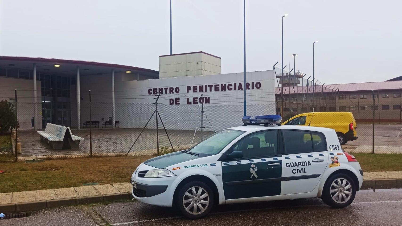 Prende el colchón de su celda y agrede de gravedad a cuatro trabajadores en la cárcel de Mansilla de las Mulas