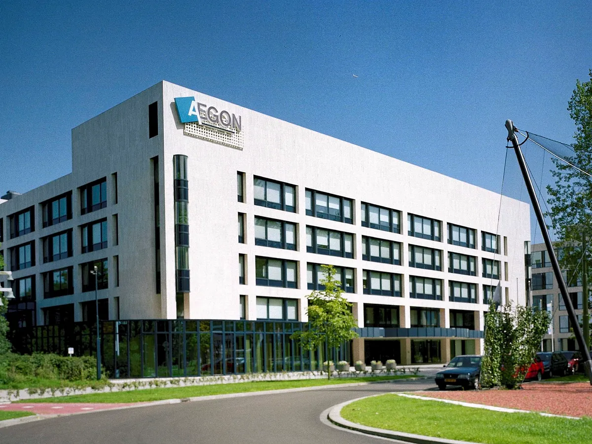 Aegon, aliada de Santander, vende su seguro británico a Standard Life por 2.300 millones