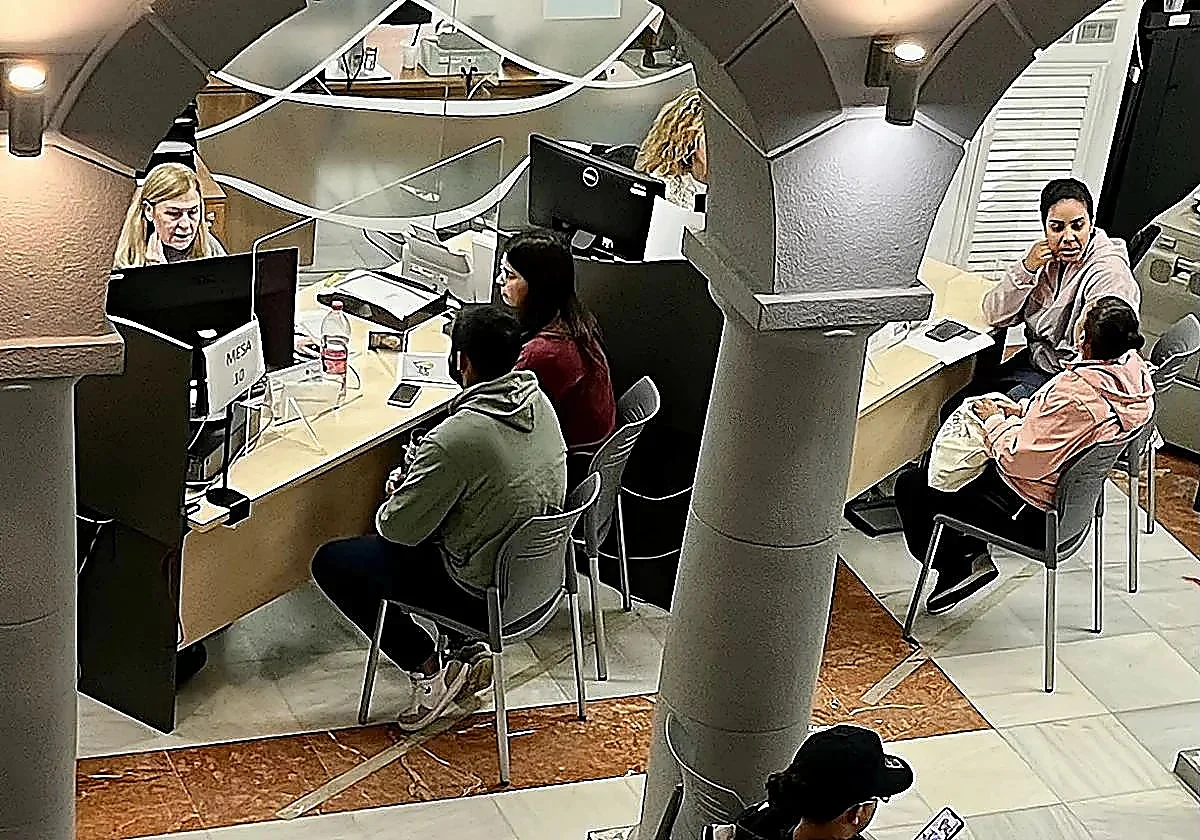 Marbella refuerza los servicios municipales para la regularización extraordinaria de migrantes