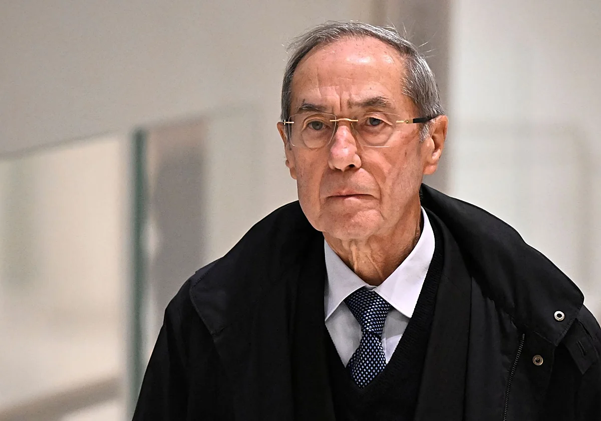 El antiguo número dos de Sarkozy contradice la estrategia de defensa del expresidente