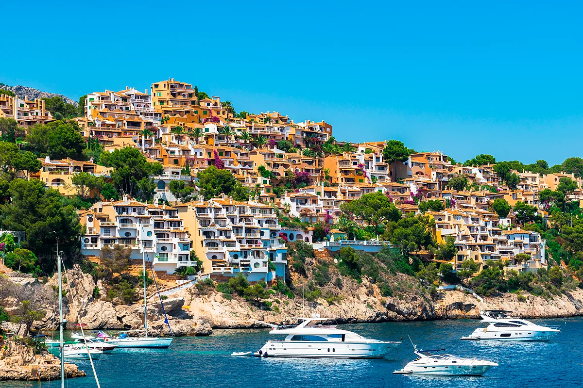 El precio de la vivienda sube un 14,7% liderado por las islas y la costa mediterránea