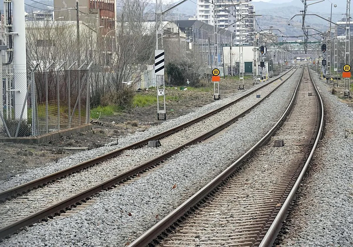 Muere arrollado por un tren mientras trabajaba en el mantenimiento de vías en Ciudad Real