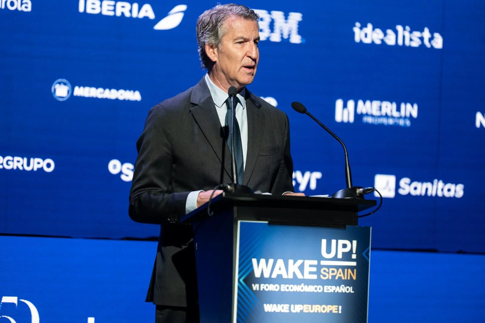 Feijóo acusa a Sánchez de «traicionar» los pilares básicos del europeísmo con la regularización de inmigrantes