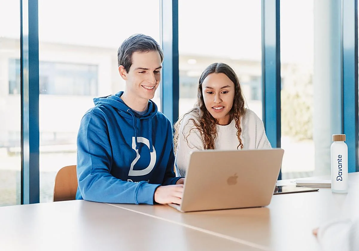 Más de 2.600 plazas en Policía Nacional reactivan el interés por las oposiciones en Andalucía