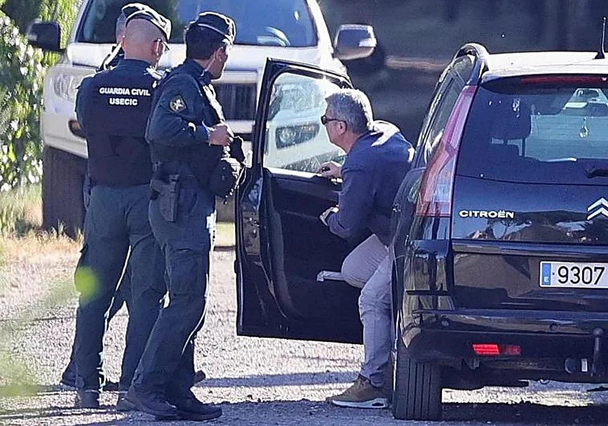 La Guardia Civil registra el antiguo chalé del investigado por la muerte de Esther López para rastrear el sótano inundado