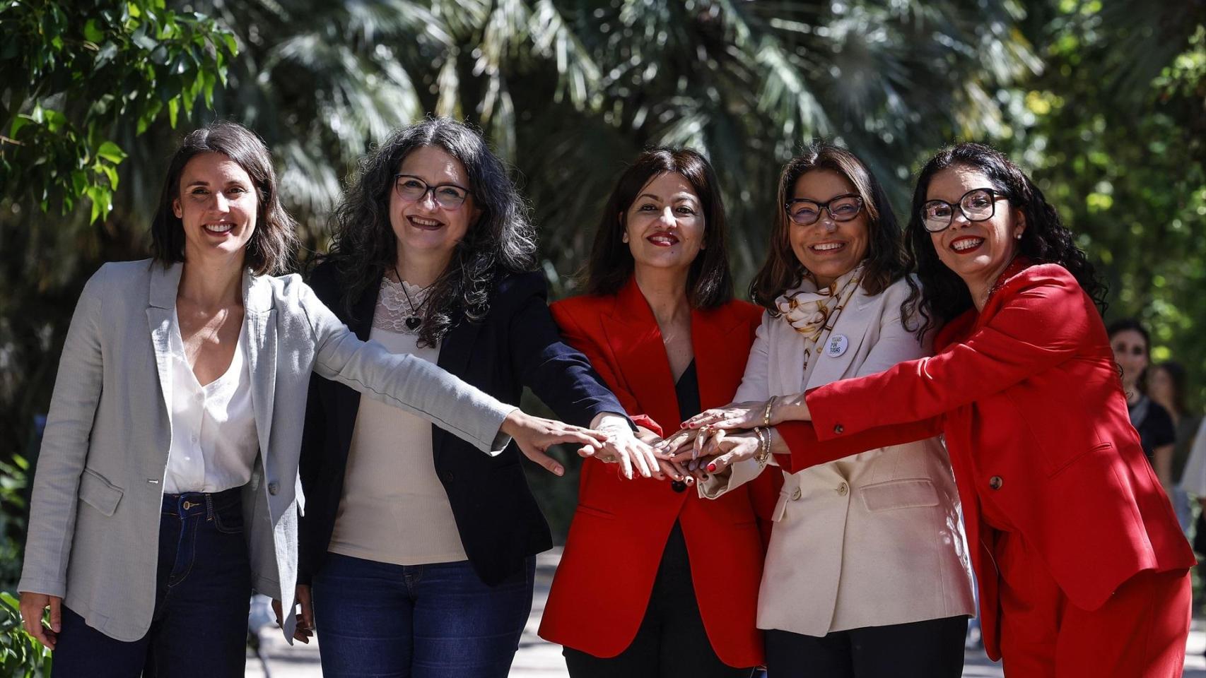 Mónica Oltra reaparece arropada por Irene Montero y Sira Rego en su primer acto tras volver a la política: "A por ellos"