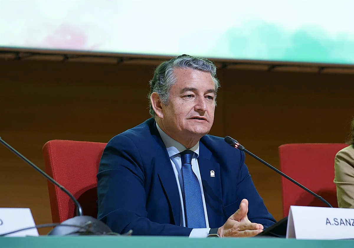 Antonio Sanz asegura que han salido de las listas de espera el medio millón de andaluces que el PSOE «guardó en un cajón»