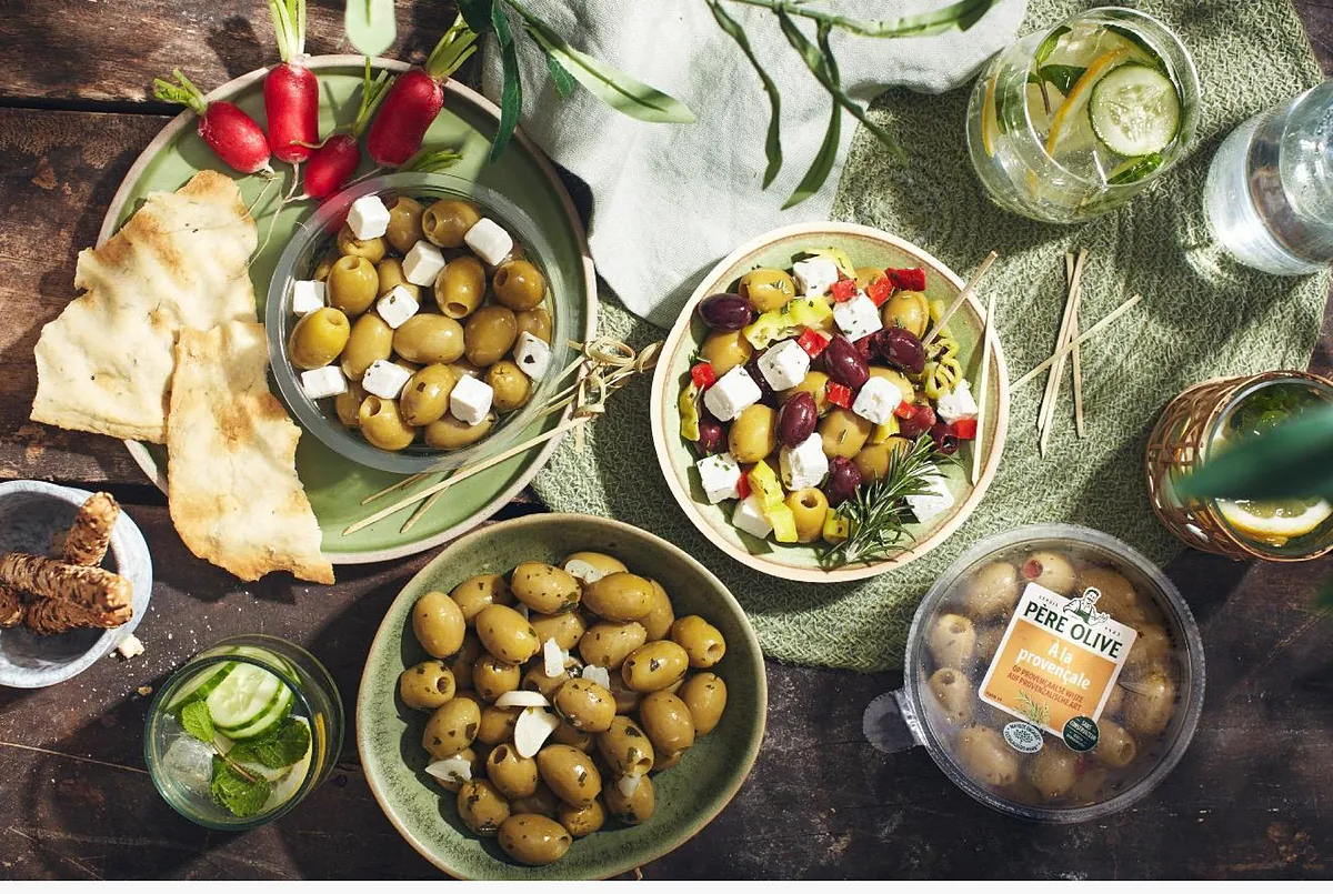 AG Olives entra en aperitivos al comprar Père Olive a PAI y se rebautiza como Arvos