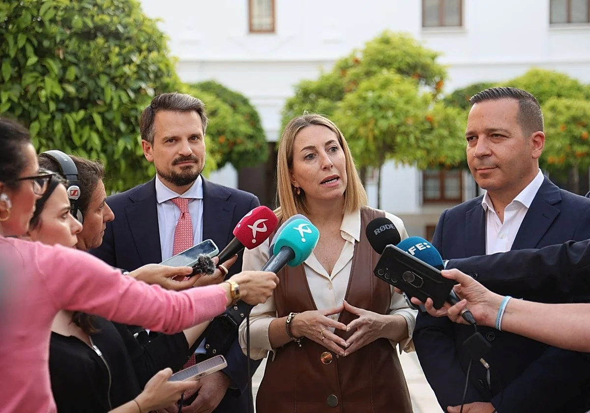 El pacto PP-Vox en Extremadura incluye la prohibición del burka y el niqab en espacios públicos