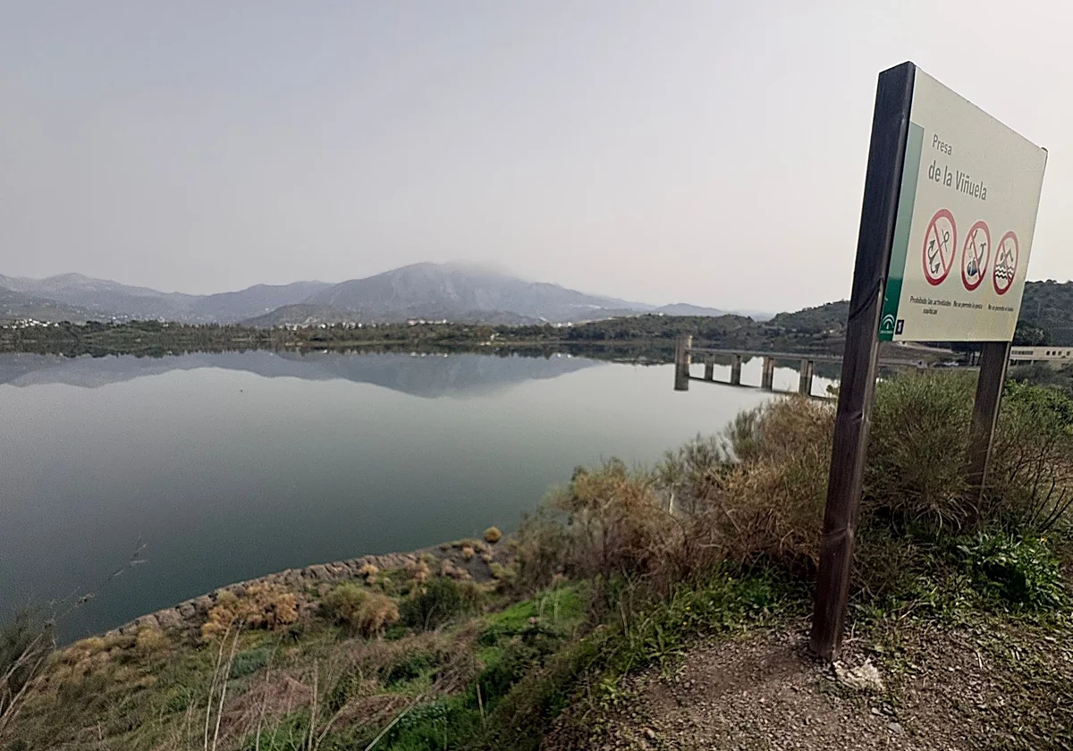 La Viñuela culmina la remontada y se convierte en el embalse de Málaga que tiene más agua