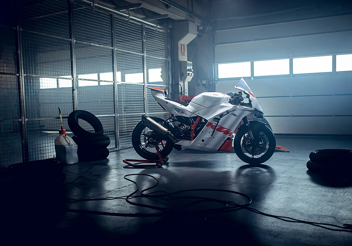 KTM presenta la 990 RC R TRACK, una superdeportiva radical diseñada exclusivamente para circuito