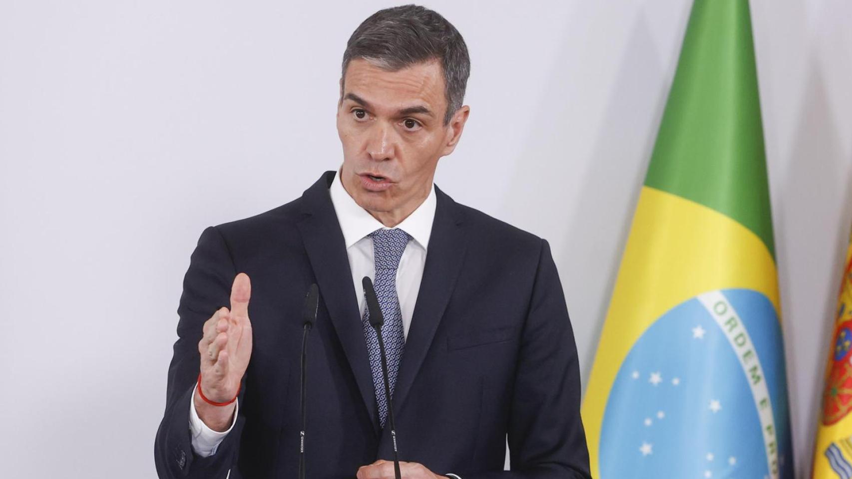 Sánchez amenaza con usar "toda la fuerza del Estado" contra la "prioridad nacional" en el acuerdo de Extremadura