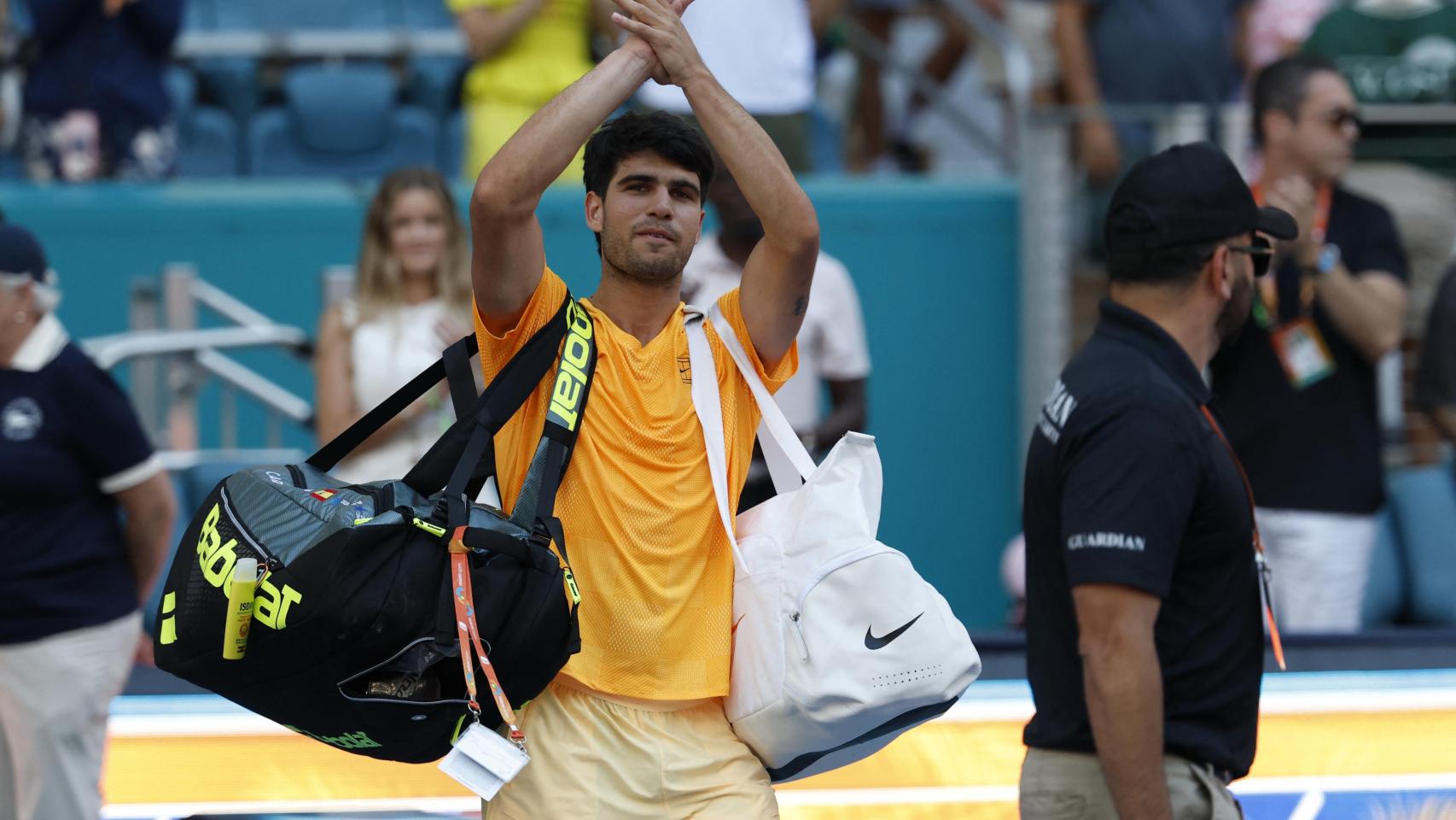 Carlos Alcaraz se baja del Mutua Madrid Open por su lesión en la muñeca: "Me duele no poder estar delante de mi gente"