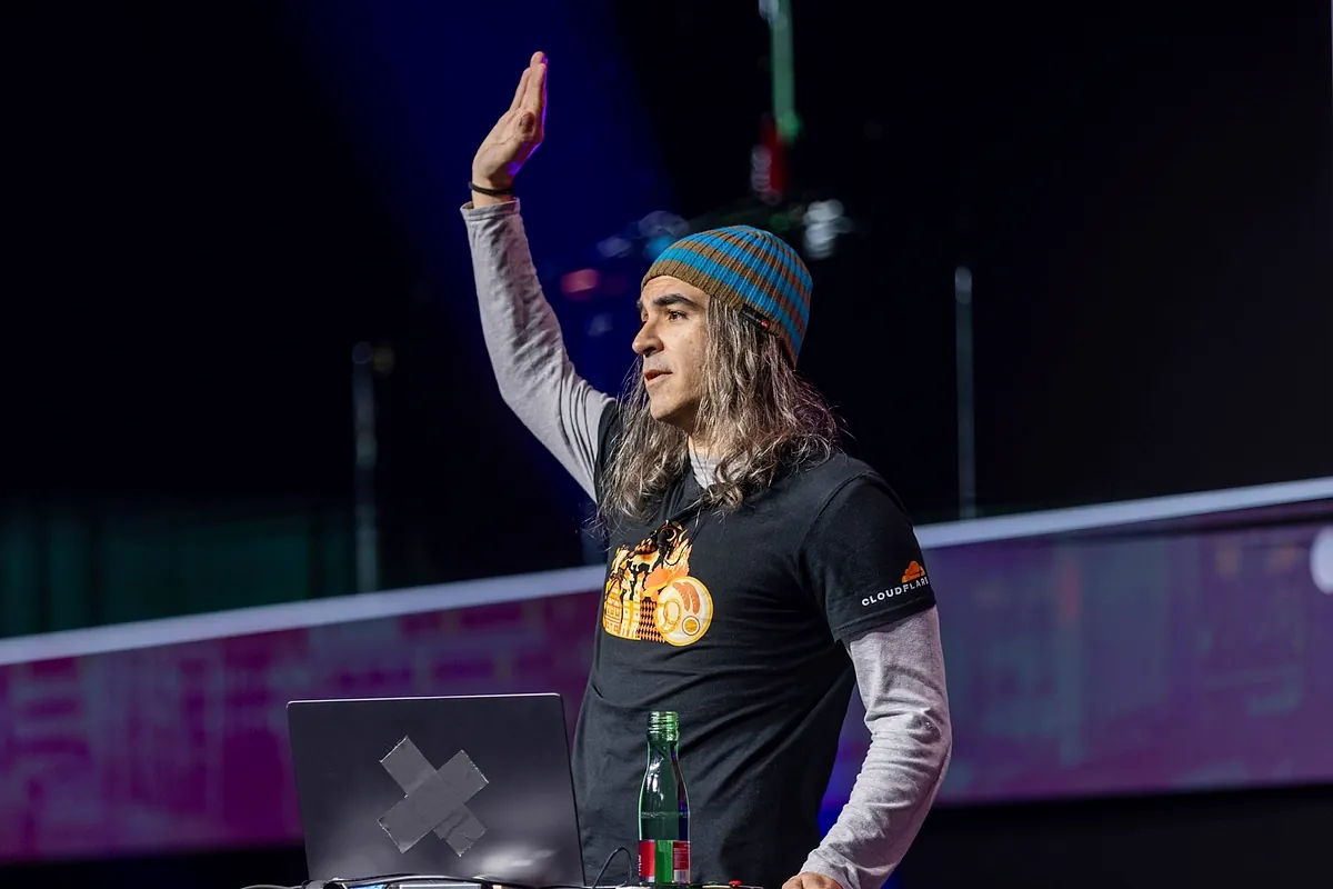Chema Alonso (Cloudfare): "La IA está cambiando el modelo de negocio de Internet"