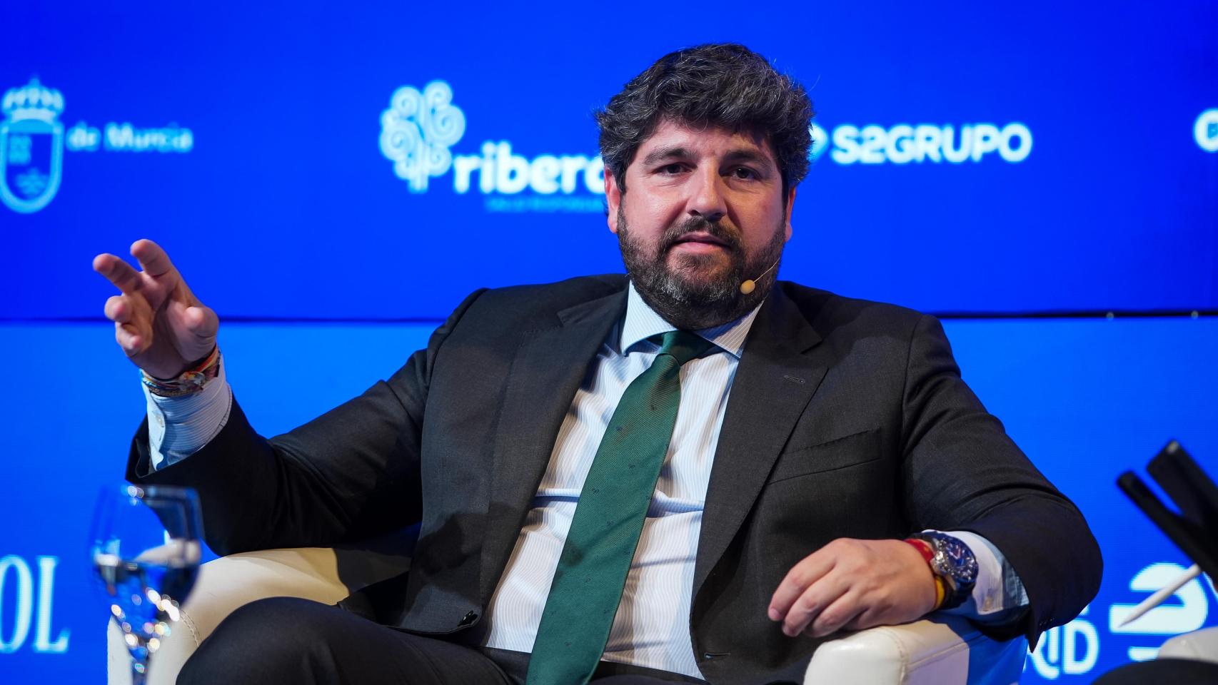 López Miras descarta negociar los presupuestos de Murcia con Antelo y Martínez tras dejar Vox: "El PP pacta con partidos"