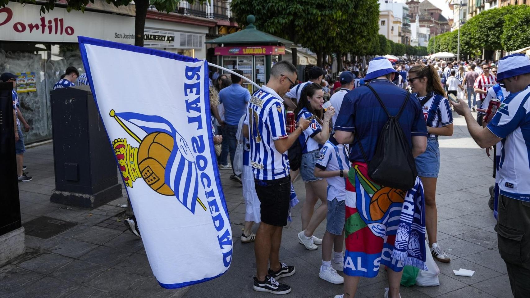 Sevilla, una ciudad tomada por la final de la Copa del Rey: autocaravanas, supermercados llenos y ni una sola mesa libre