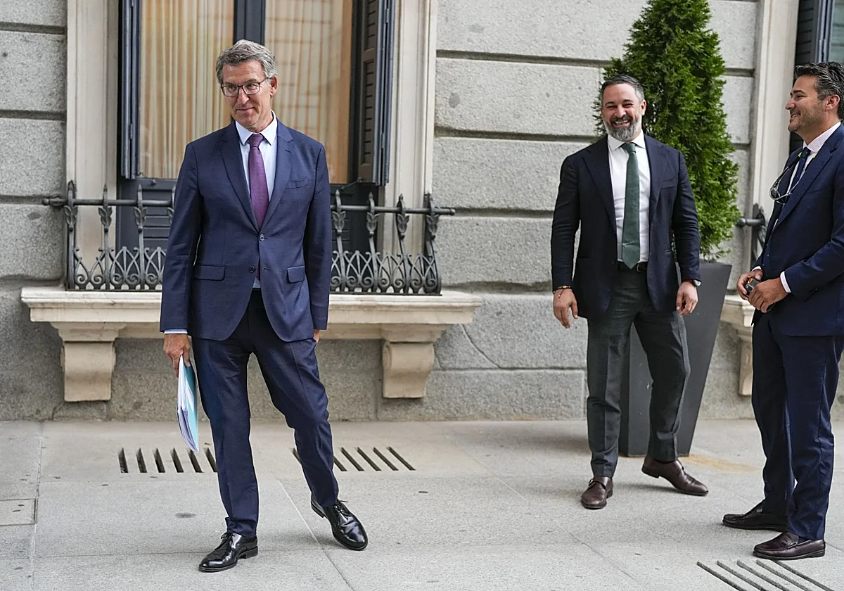 Feijóo, del pie en pared ante Vox por la inmigración a la «prioridad nacional» del pacto extremeño