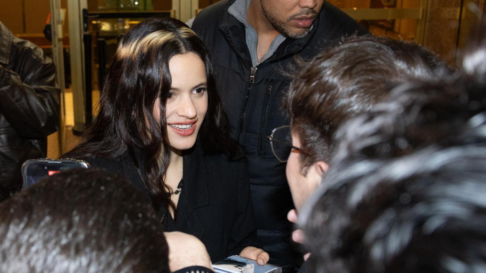 ¿Por qué Rosalía no se posiciona como feminista? Las claves de unas declaraciones que han incendiado las redes