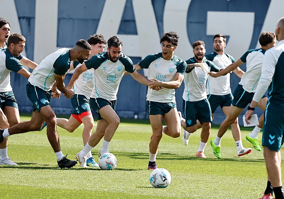 El Málaga, con paso firme en un derbi por todo lo alto