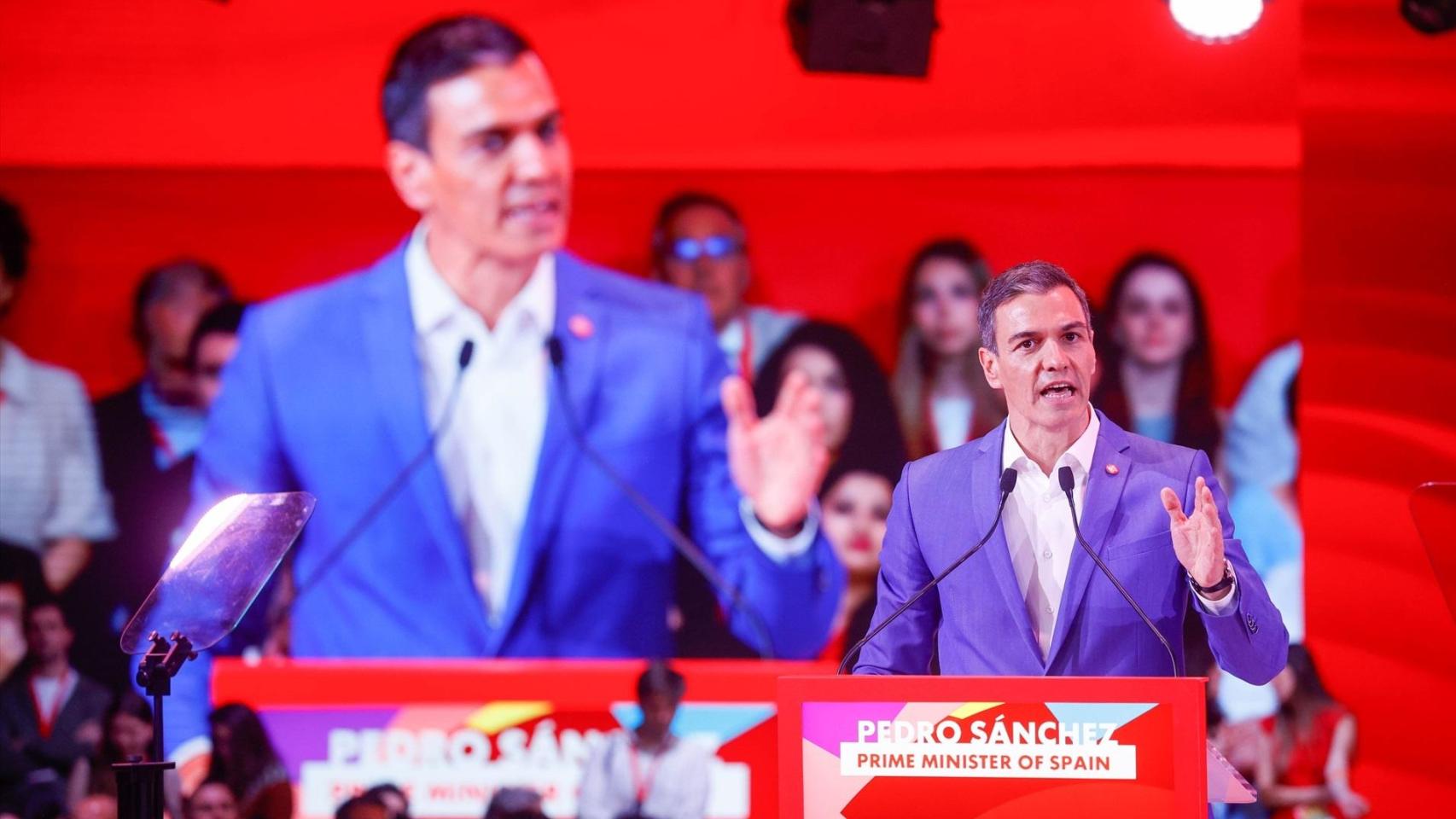 Un 67% de españoles y un 80% de los jóvenes se opone a la regularización: Sánchez les identifica con la "xenofobia"