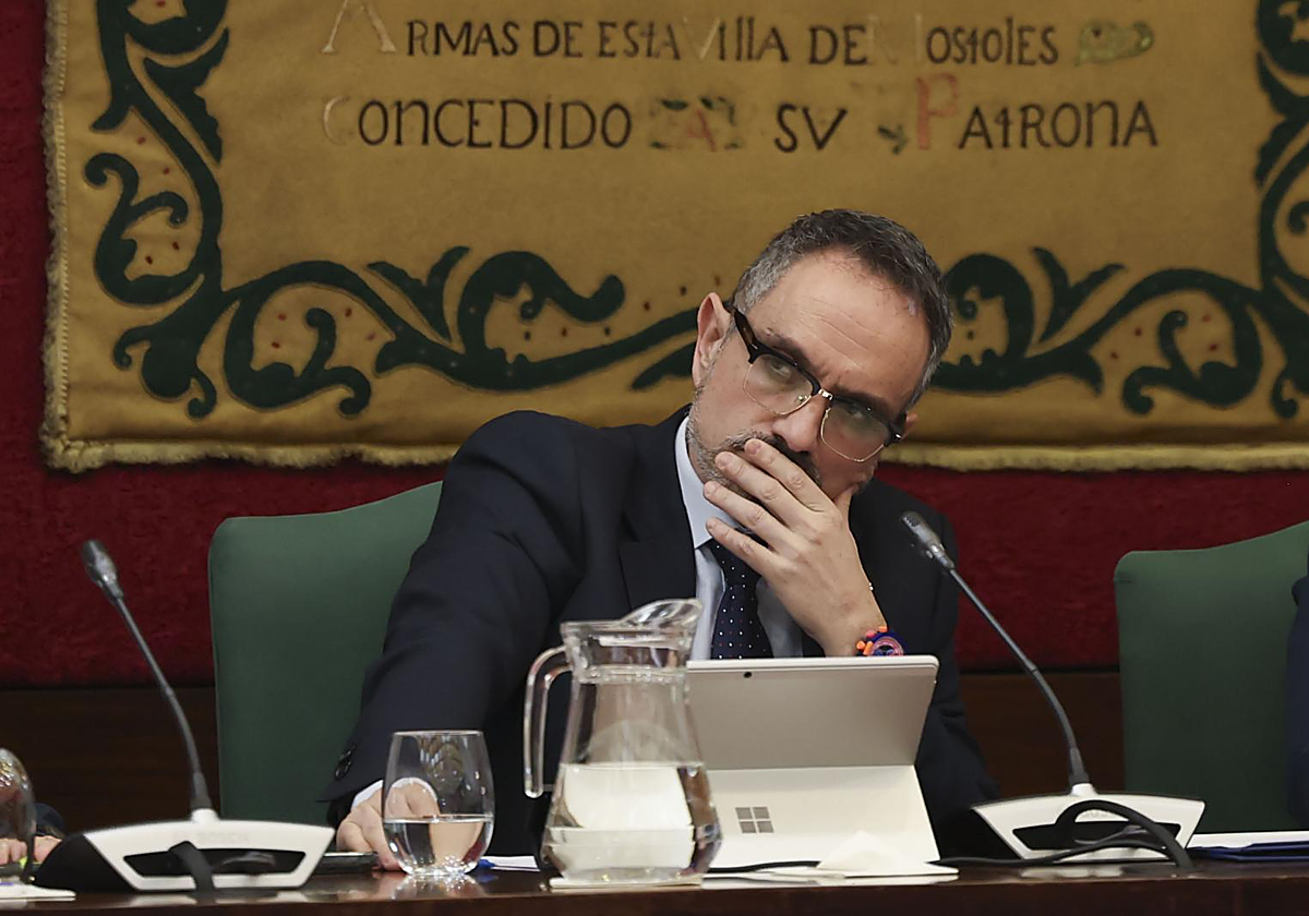 La jueza admite a trámite la querella contra el alcalde Móstoles por acoso sexual