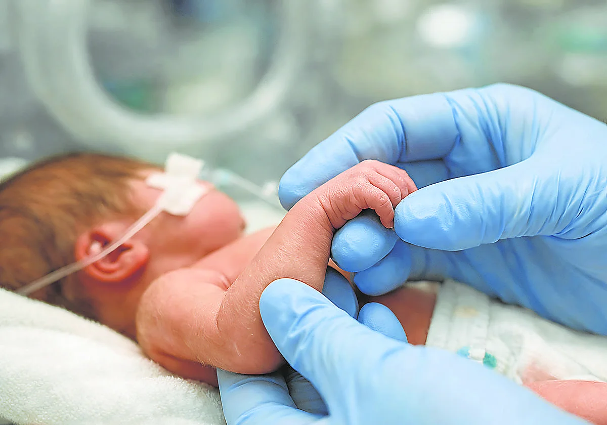 La amenaza invisible y omnipresente que provoca partos prematuros