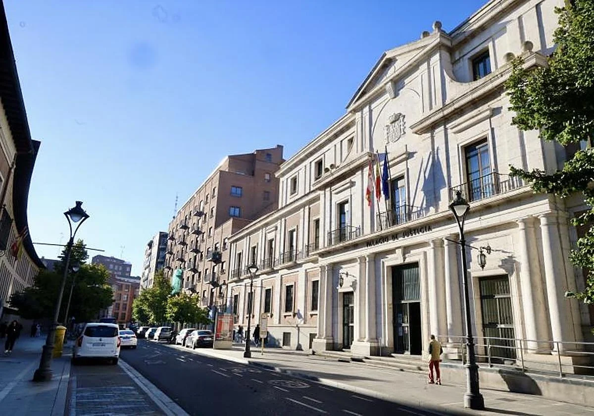 Un hombre lanza aceite hirviendo en la cara a su compañero de piso en Valladolid