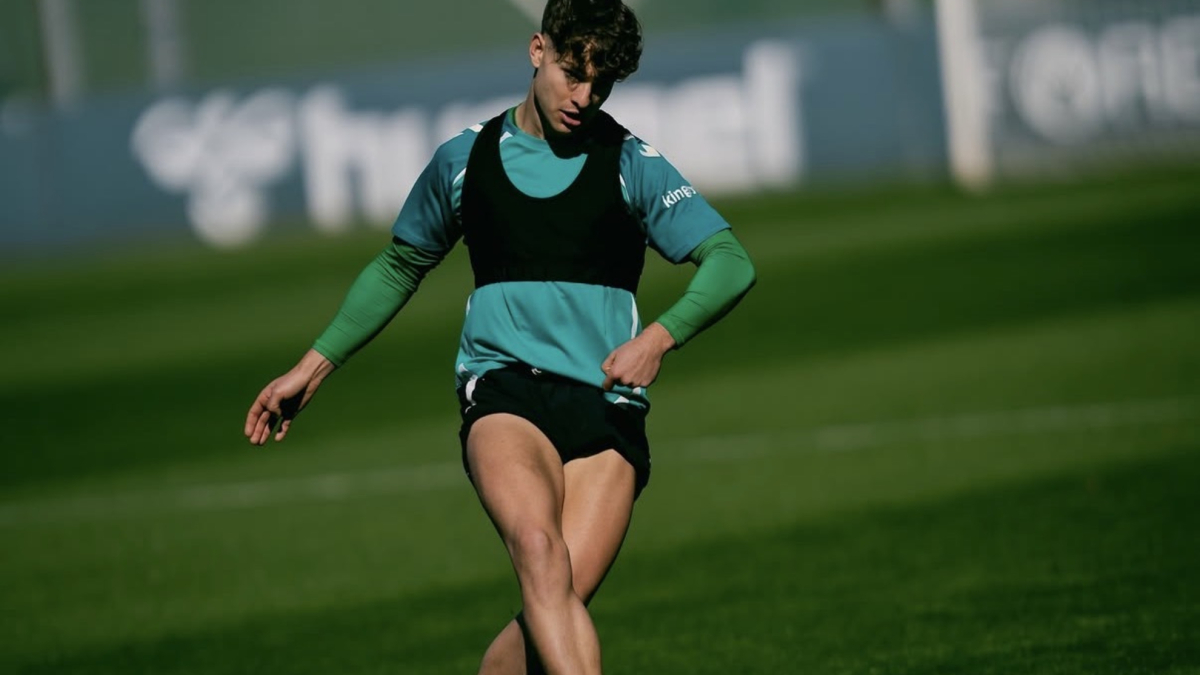 Ángel Ortiz regresa al grupo tras su lesión en el último entrenamiento antes de la visita a Montilivi