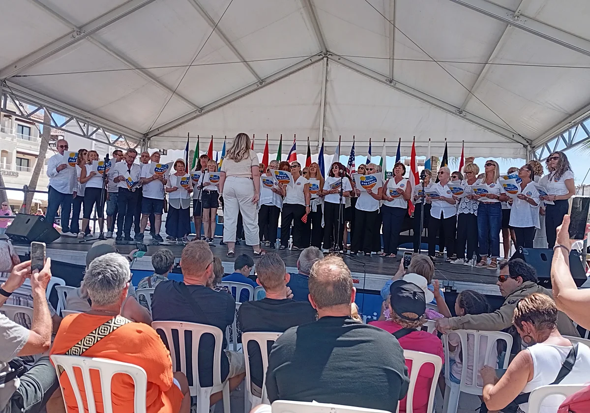 Hundreds attend Nerja residents' day