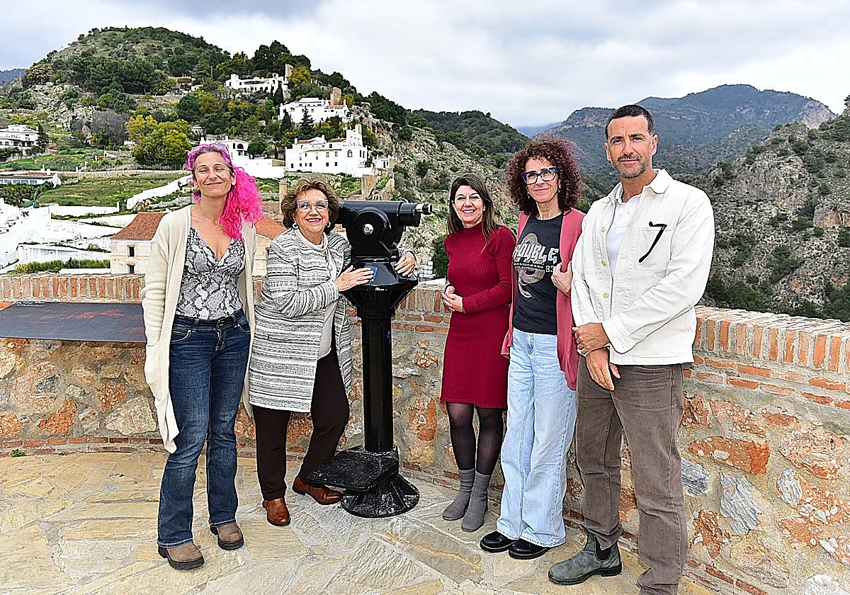 Family of keen astronomer donates four telescopes to Frigiliana