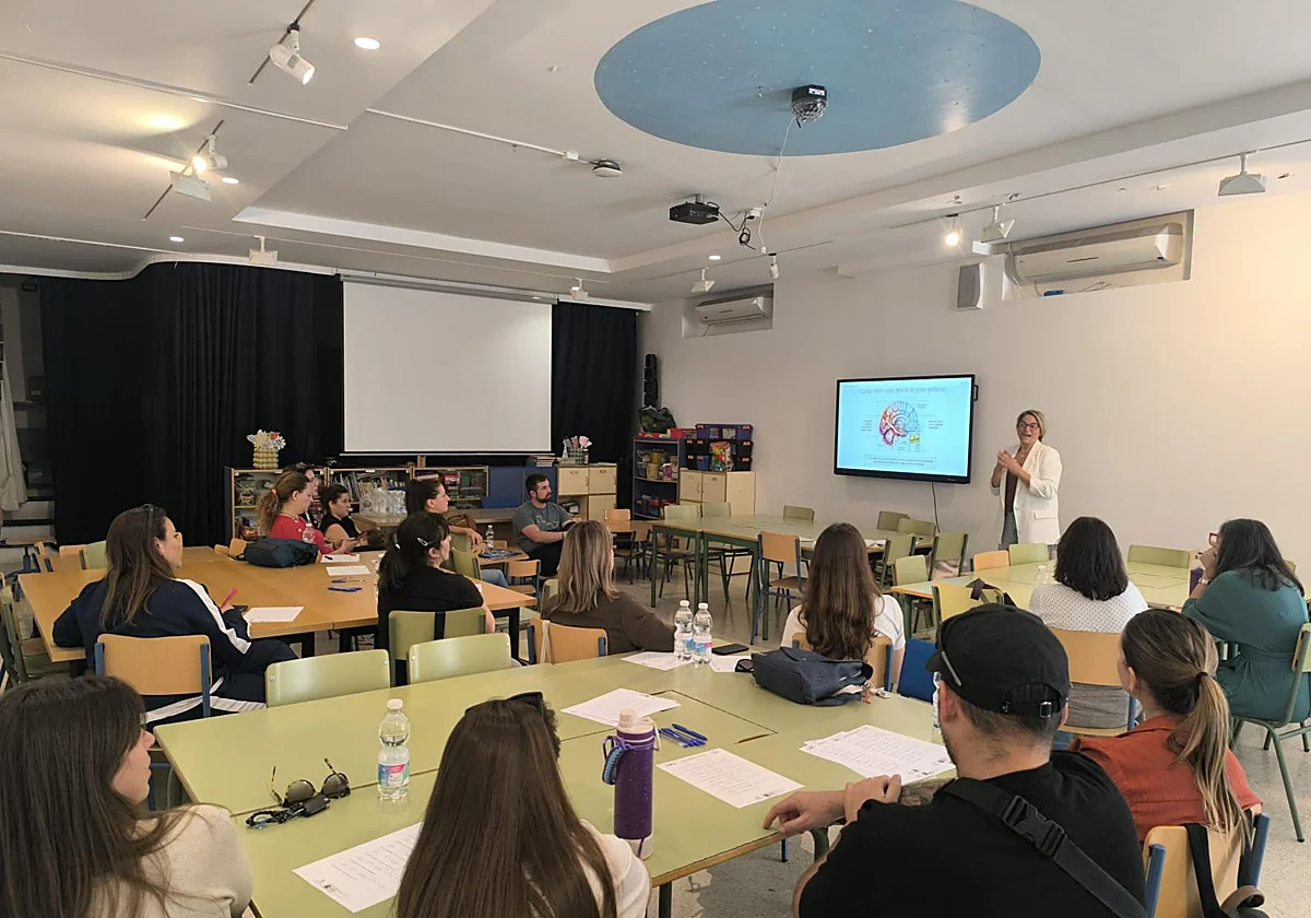 Talleres sobre autoestima y ciberseguridad en la Escuela de Familias de Rincón de la Victoria