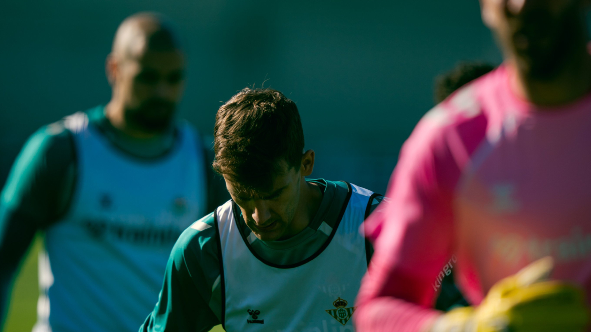 Diego Llorente sufre un esguince de tobillo y se pierde la visita al Girona