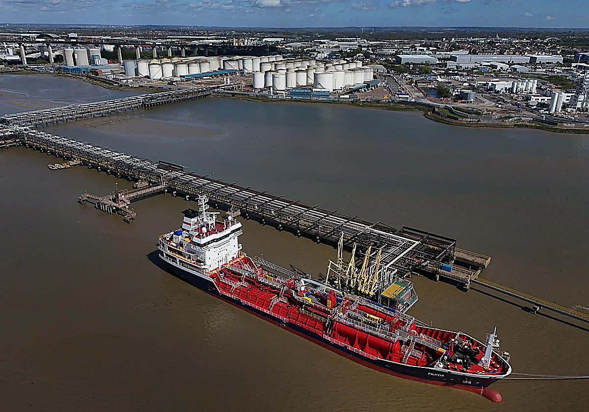 Gas and oil production stagnates in the shadow of Strait of Hormuz tensions