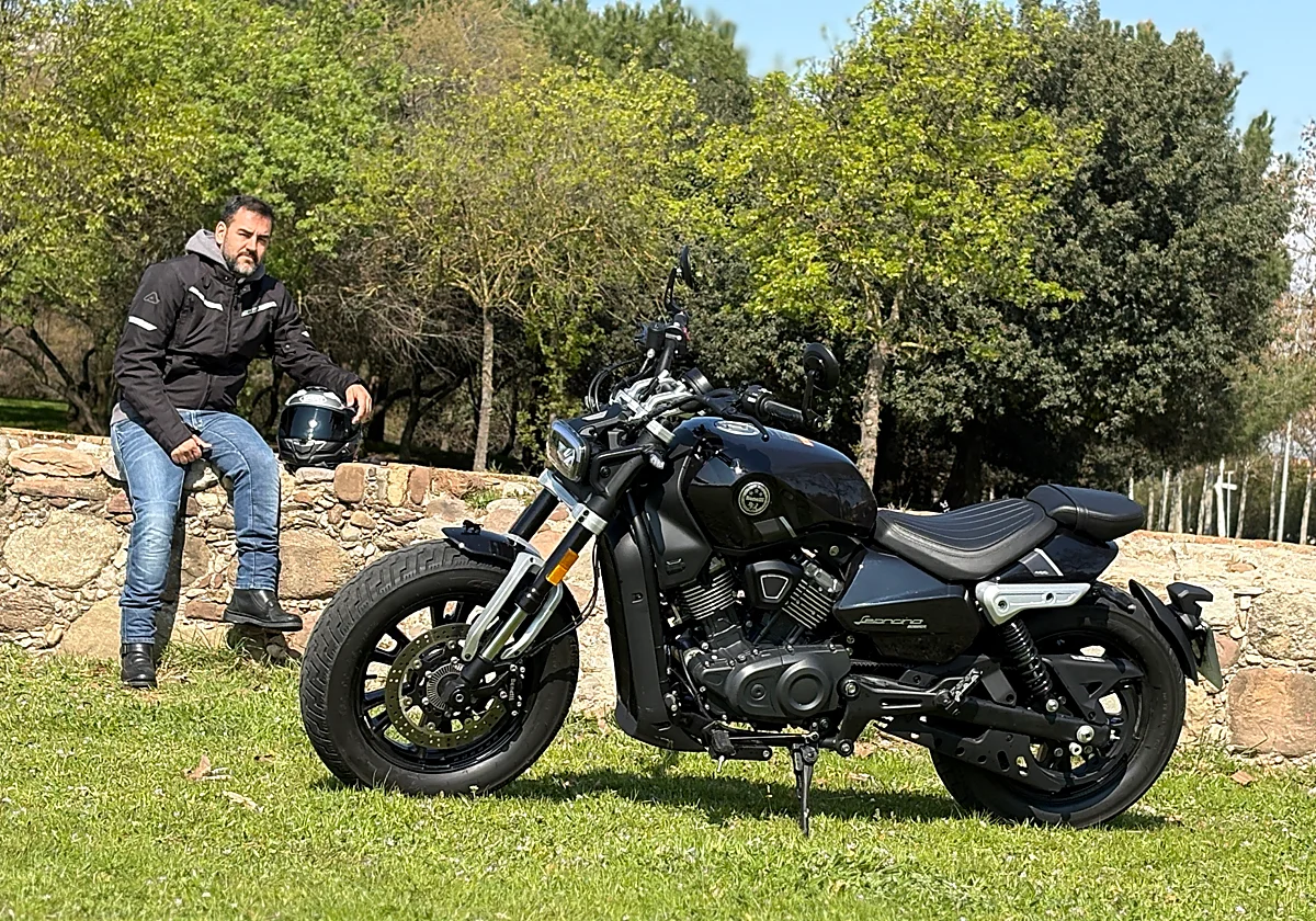 Prueba Benelli Leoncino Bobber 400: Una custom para la generación Z más nostálgica