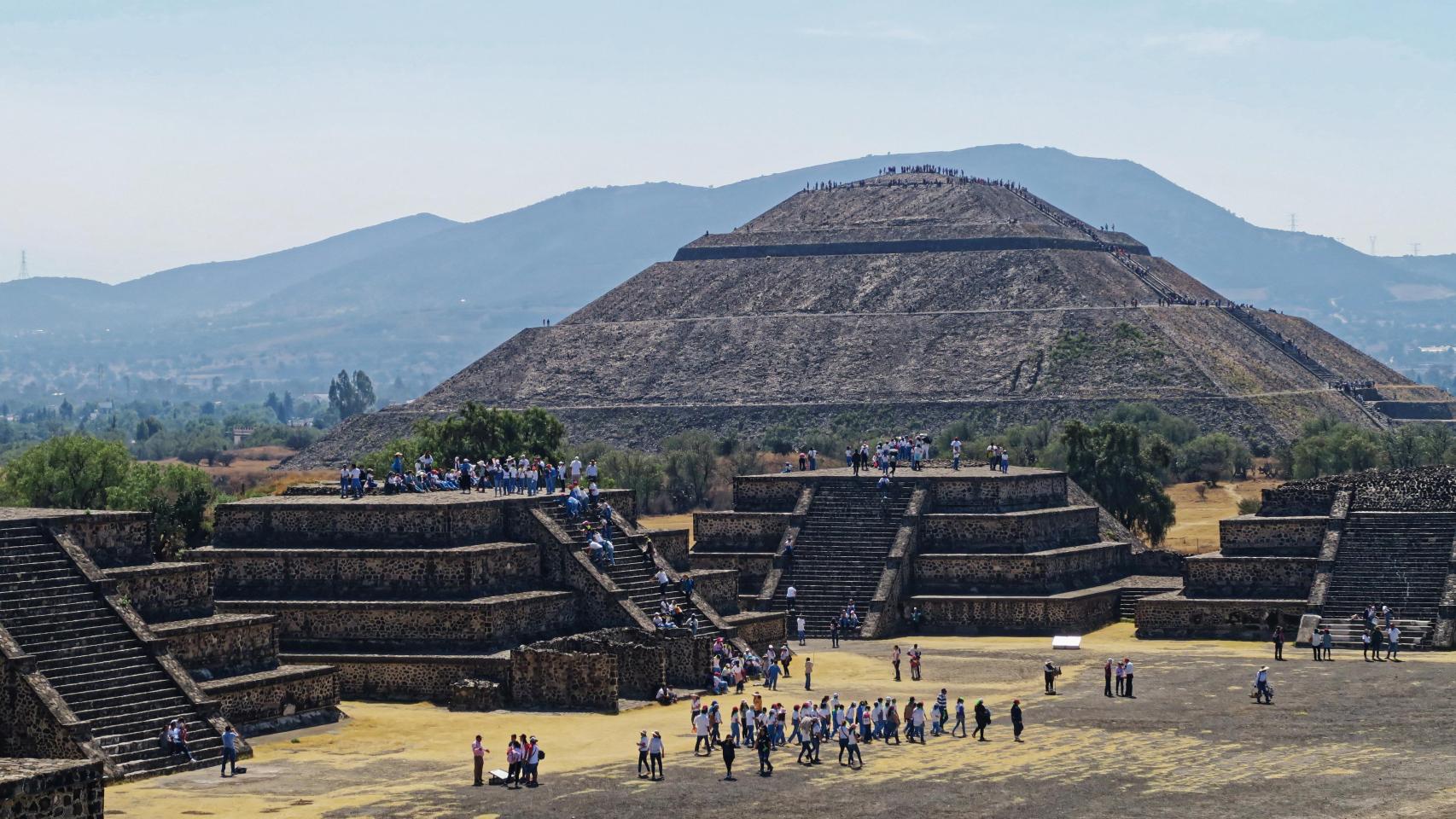 Al menos 2 muertos y 3 heridos en un tiroteo en el turístico complejo de las pirámides de Teotihuacán (México)