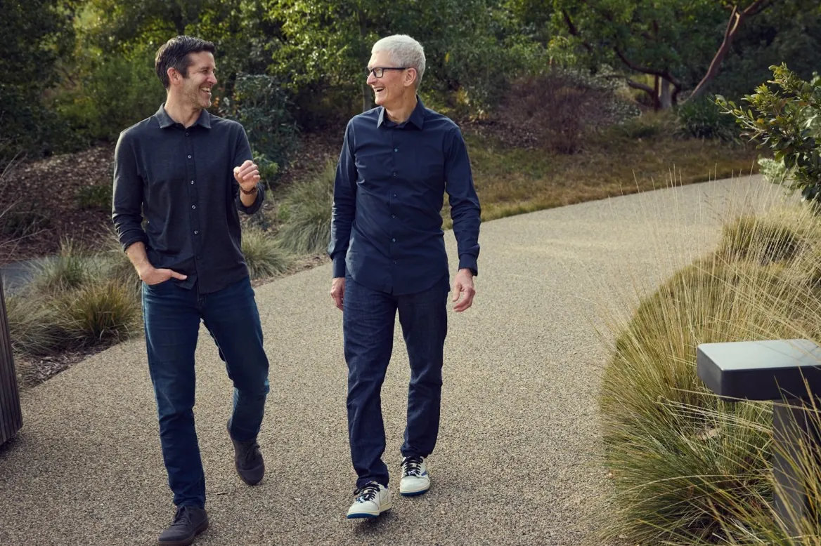 Tim Cook dejará el cargo de CEO de Apple en septiembre y le sustituirá John Ternus