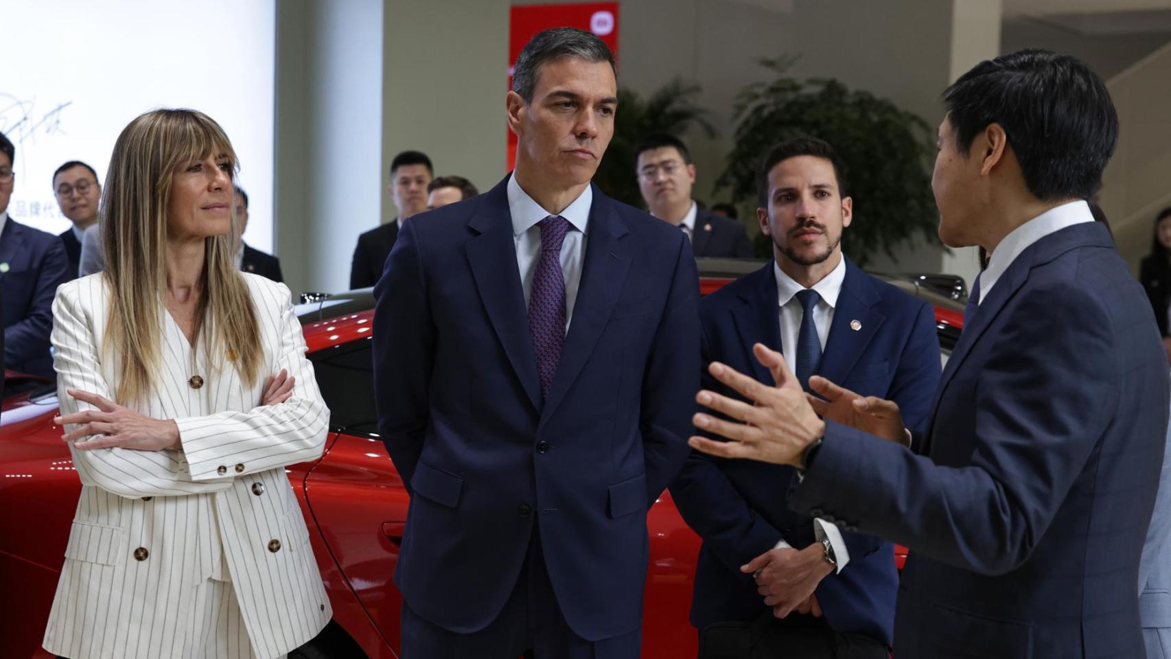 La acusación popular pide el IRPF de Begoña y que declaren Sánchez, Bolaños, Hidalgo y 110 más: lea la lista completa