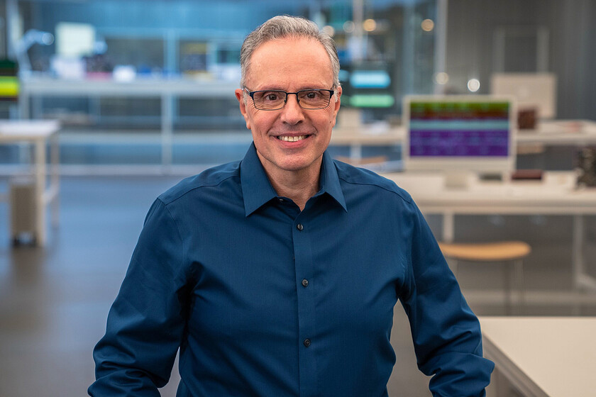 Quién es Johny Srouji y por qué este gran desconocido se acaba de convertir en la segunda persona con más poder de Apple