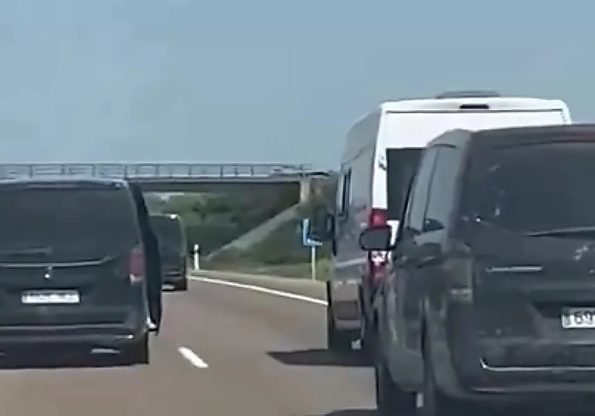 Dos detenidos por el acoso a una autocaravana del Atlético en la A-66
