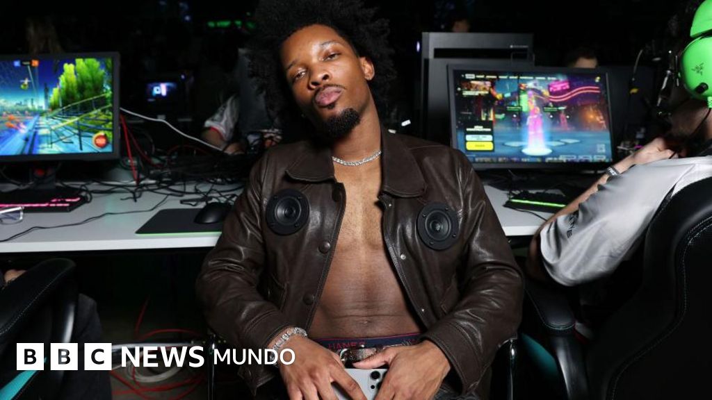 Acusan al cantante estadounidense D4vd del asesinato de una adolescente latina de 14 años cuyo cuerpo descuartizado fue hallado en su auto